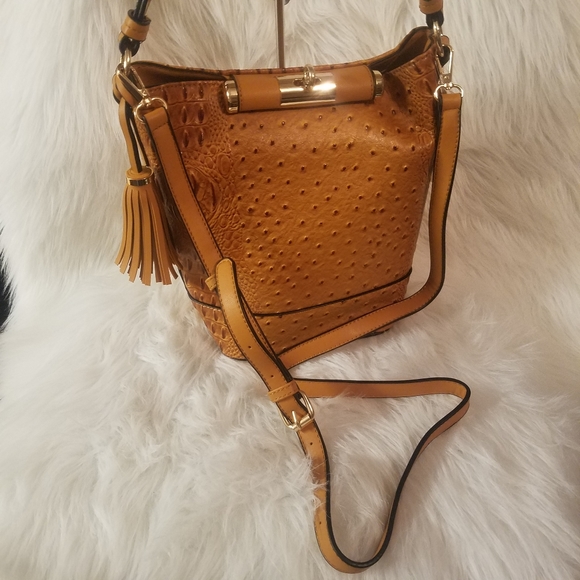 MUSTARD EMBOSSED TALL HOBO SET - Picture 9 of 12